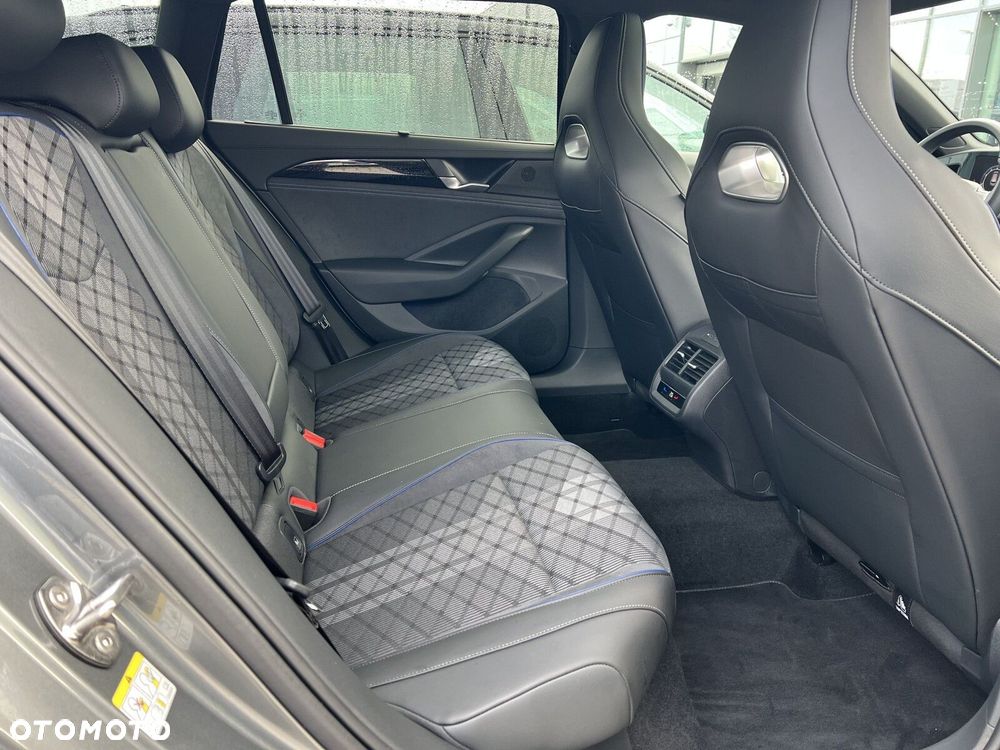 Volkswagen Passat - 30