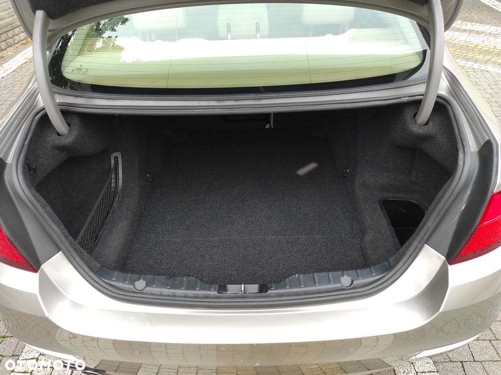 BMW Seria 5 518d - 12