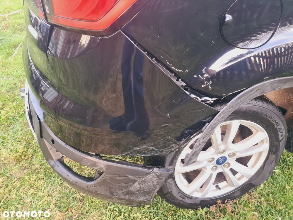 Ford Kuga 1.5 EcoBoost 2x4 Cool & Connect - 16