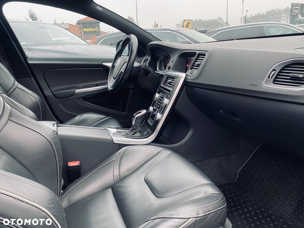 Volvo V60 D4 Geartronic R-Design - 21