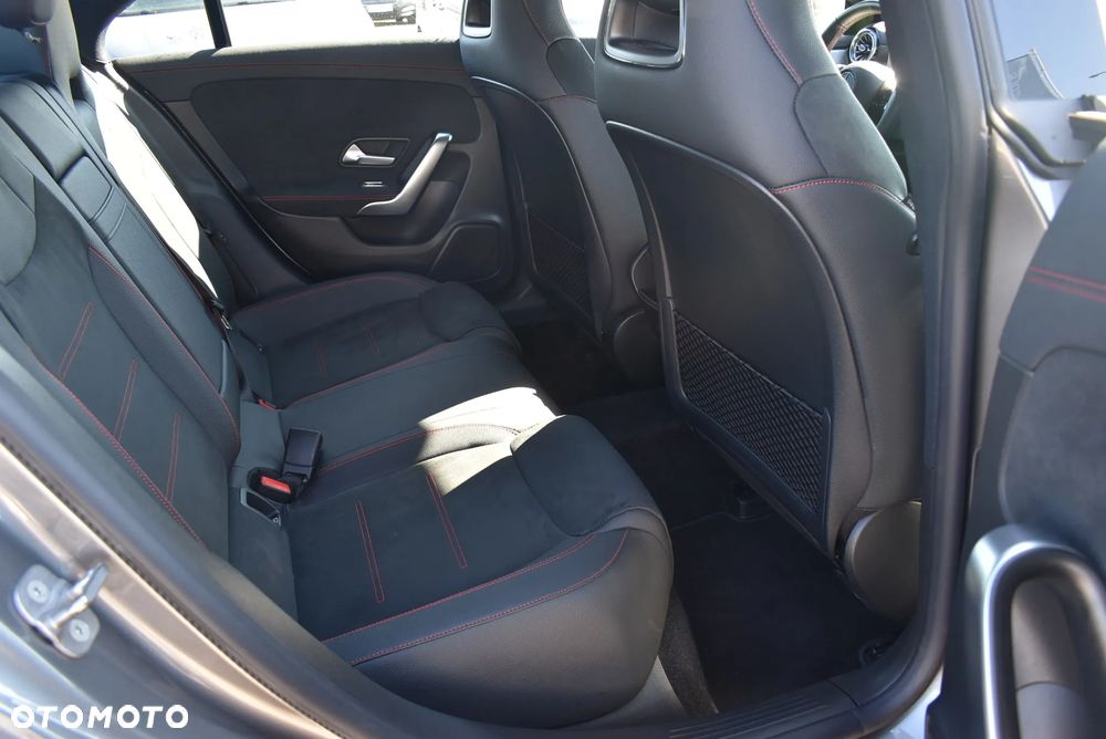 Mercedes-Benz CLA 200 7G-DCT - 15