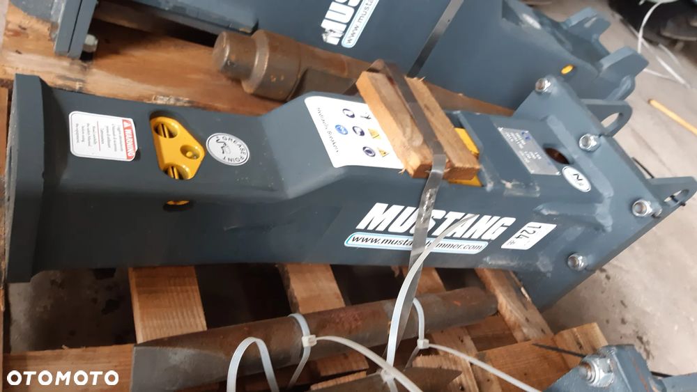Młot wyburzeniowy hydrauliczny HM 150 Mustang do koparki 1,8-4 T, waga 125 kg - 1