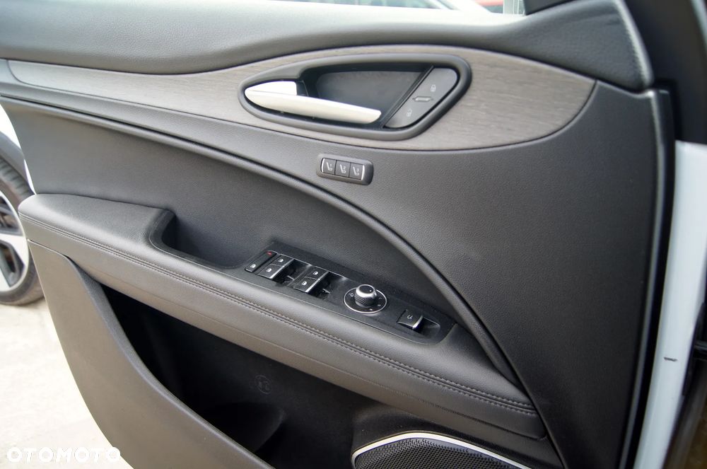 Alfa Romeo Stelvio 2.0 Turbo 16V AT8-Q4 Ti - 34