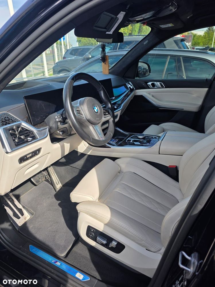 BMW X7 2023 photo 2