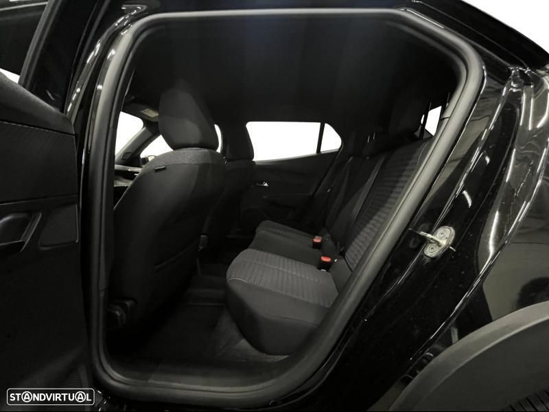 Peugeot 2008 1.2 PureTech Active EAT8 - 6