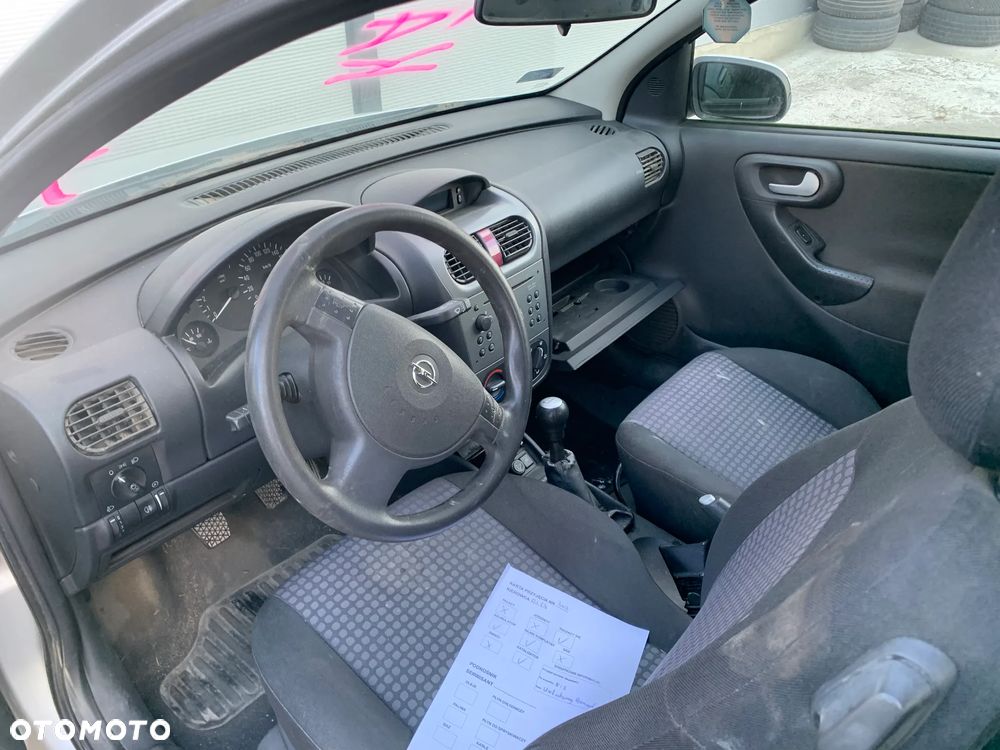 OPEL CORSA 2003 *SAMOCHÓD NA CZĘŚCI* 3007 MASKA, LAMPA, DRZWI, LUSTERKO, ZDERZAK, GRILL, BŁOTNIK, KLAPA, BELKA, DESKA, FOTELE, KANAPA, ĆWIARTKA, KIEROWNICA, TACZE, ZACISKI, ZAWIESZENIE, KOMPLETNY PRZÓD, KOMPLETNY TYŁ, LICZNIK, ZEGARY, PRAWE LEWE PRZÓD TYŁ - 5