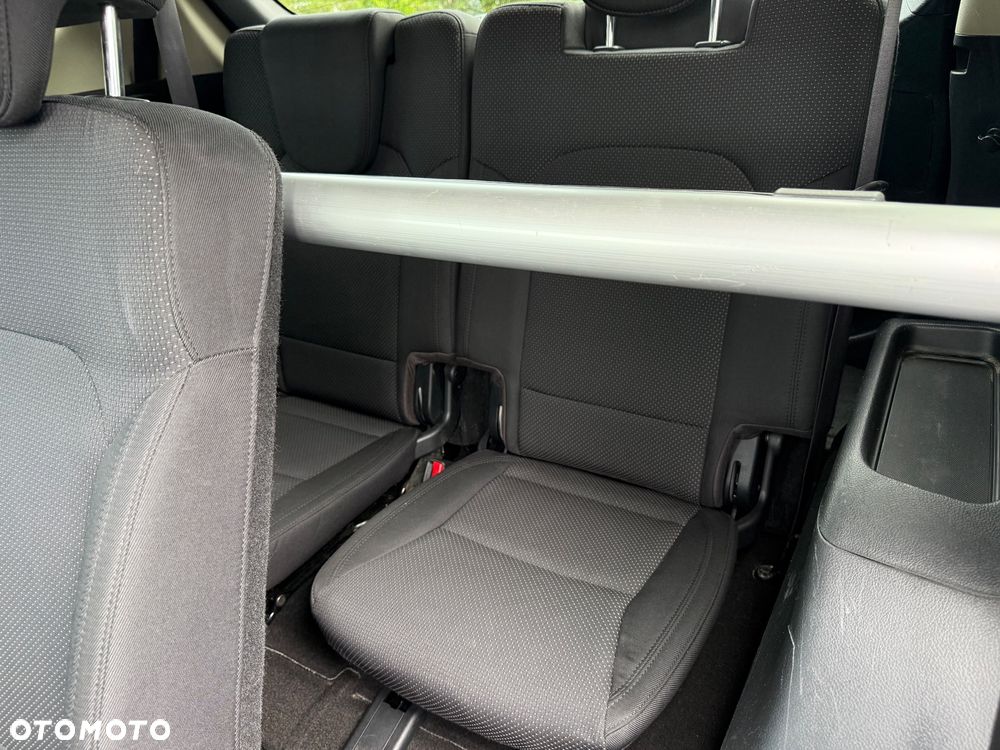 Kia Carens - 12