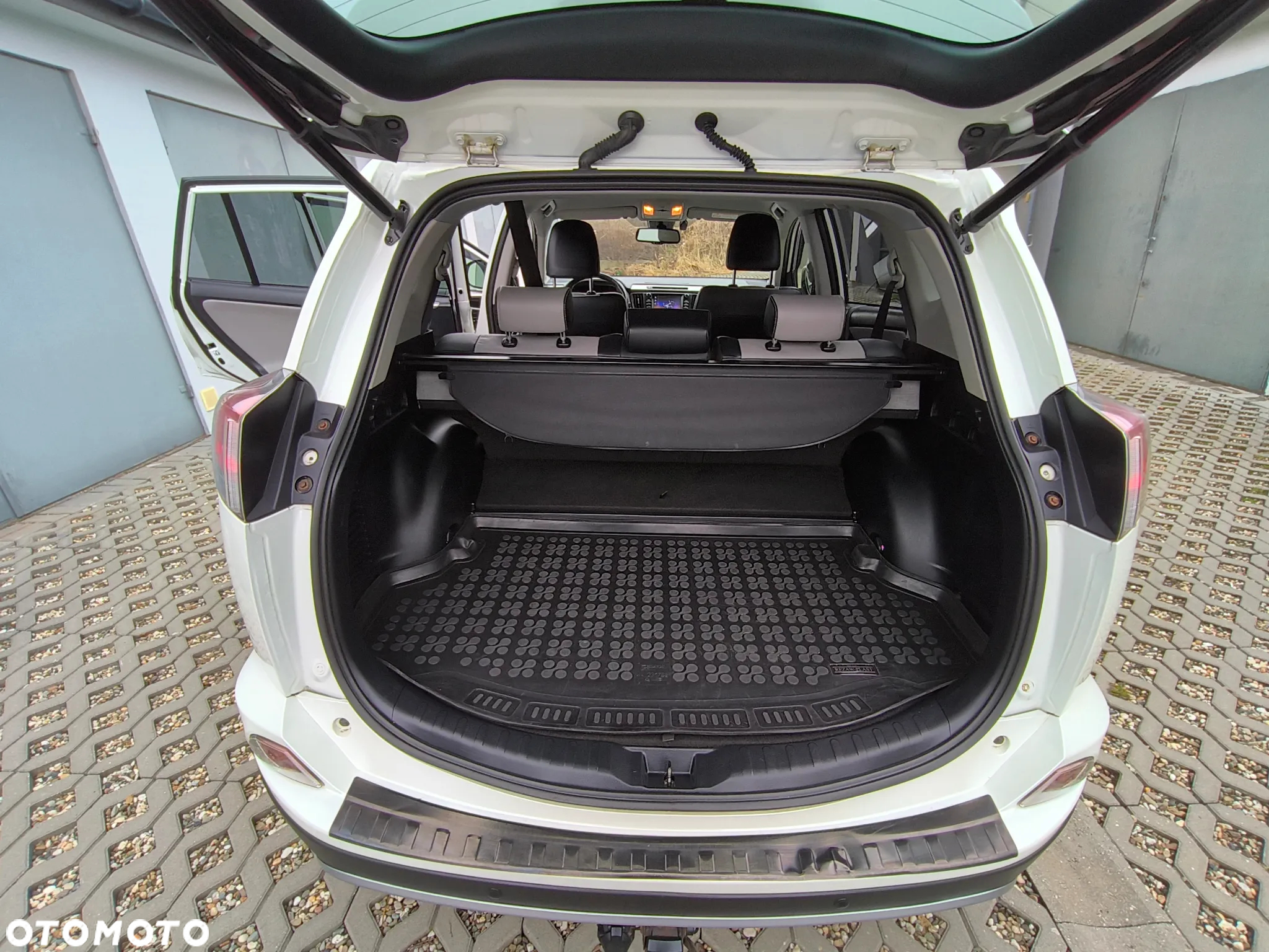 Toyota RAV4 - 24