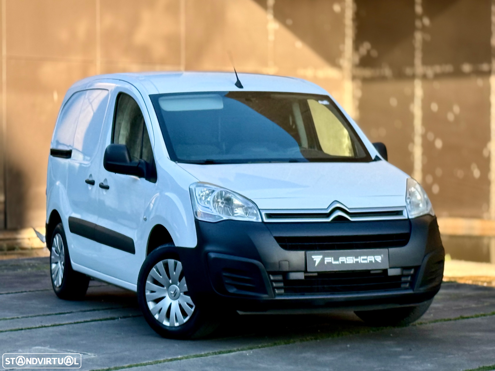Citroën Berlingo 3lugares AUTOMÁTICA - 9