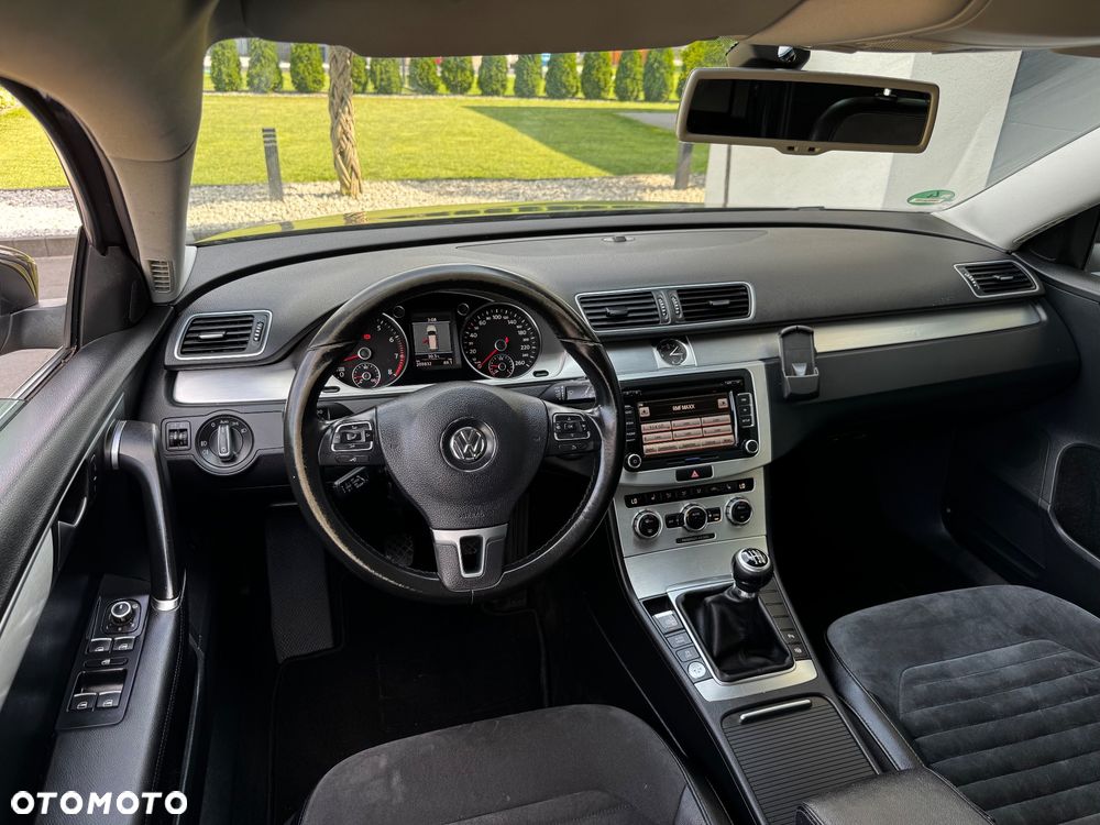 Volkswagen Passat - 19