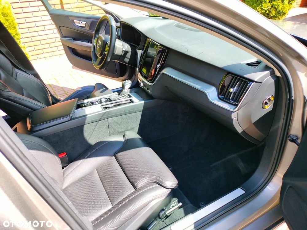 Volvo V60 T6 AWD R-Design - 25