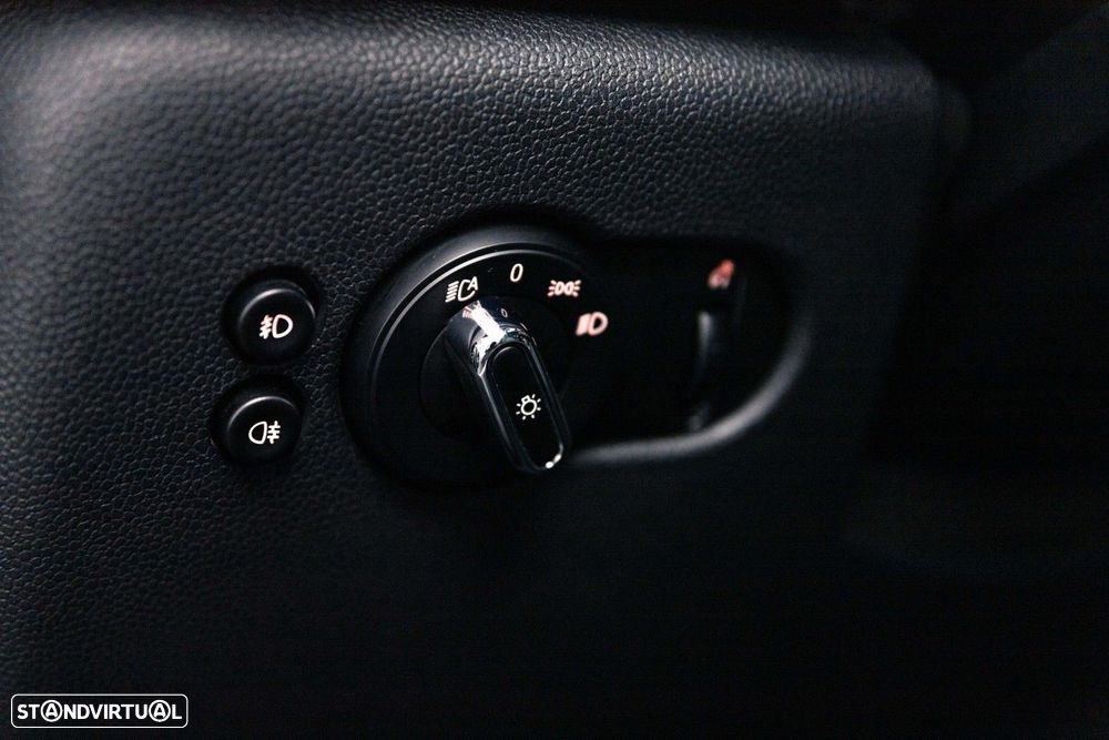 MINI 5 Portas Cooper D Auto - 26