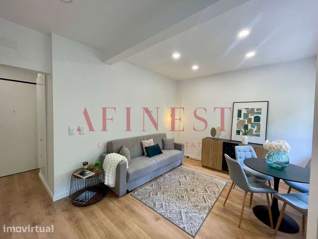Apartamento T2 totalmente remodelado e mobilado - Benfica - Grande imagem: 3/19