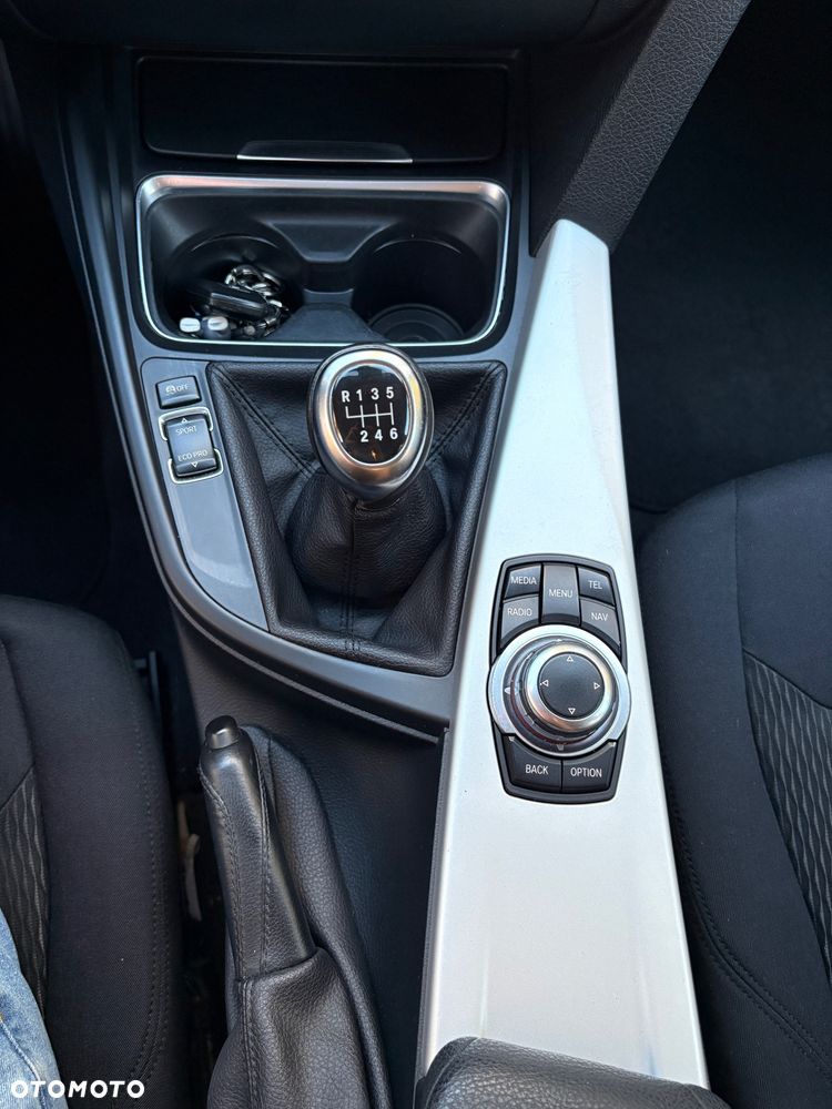 BMW Seria 3 318d - 17