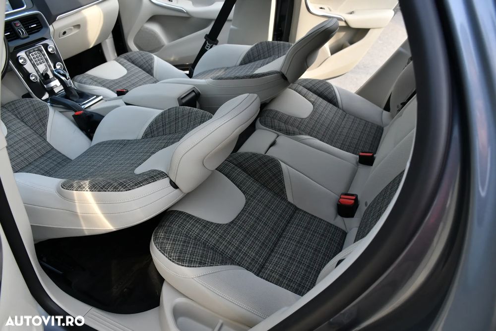 Volvo V40 D4 Geartronic Inscription - 32