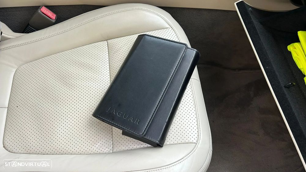 Jaguar XF 2.7 D V6 Premium Luxury - 32