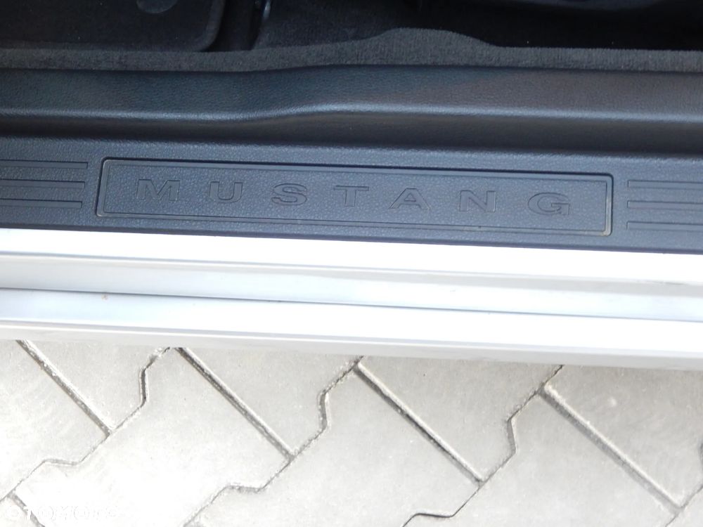 Ford Mustang 3.7 V6 Premium - 32