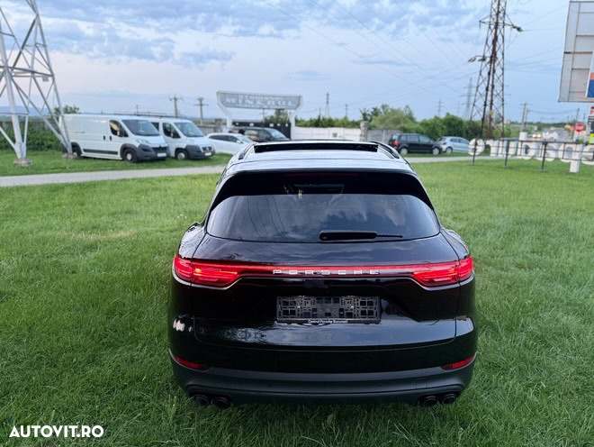 Porsche Cayenne - 4