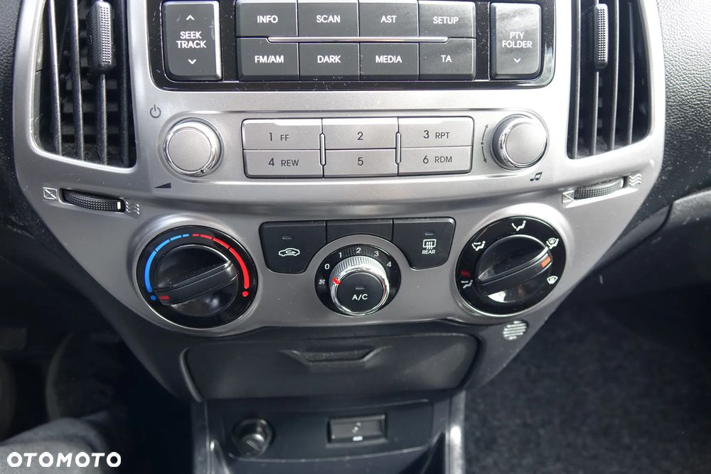 Hyundai i20 - 15