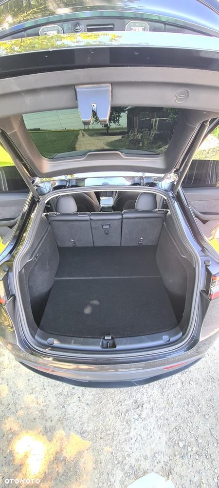 Tesla Model Y - 14