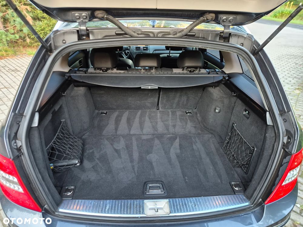 Mercedes-Benz Klasa C 220 CDI DPF Automatik BlueEFFICIENCY Avantgarde - 31
