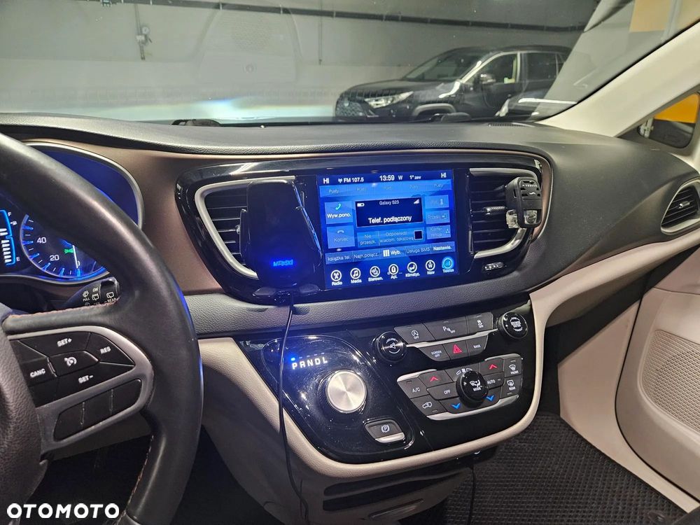 Chrysler Pacifica - 10