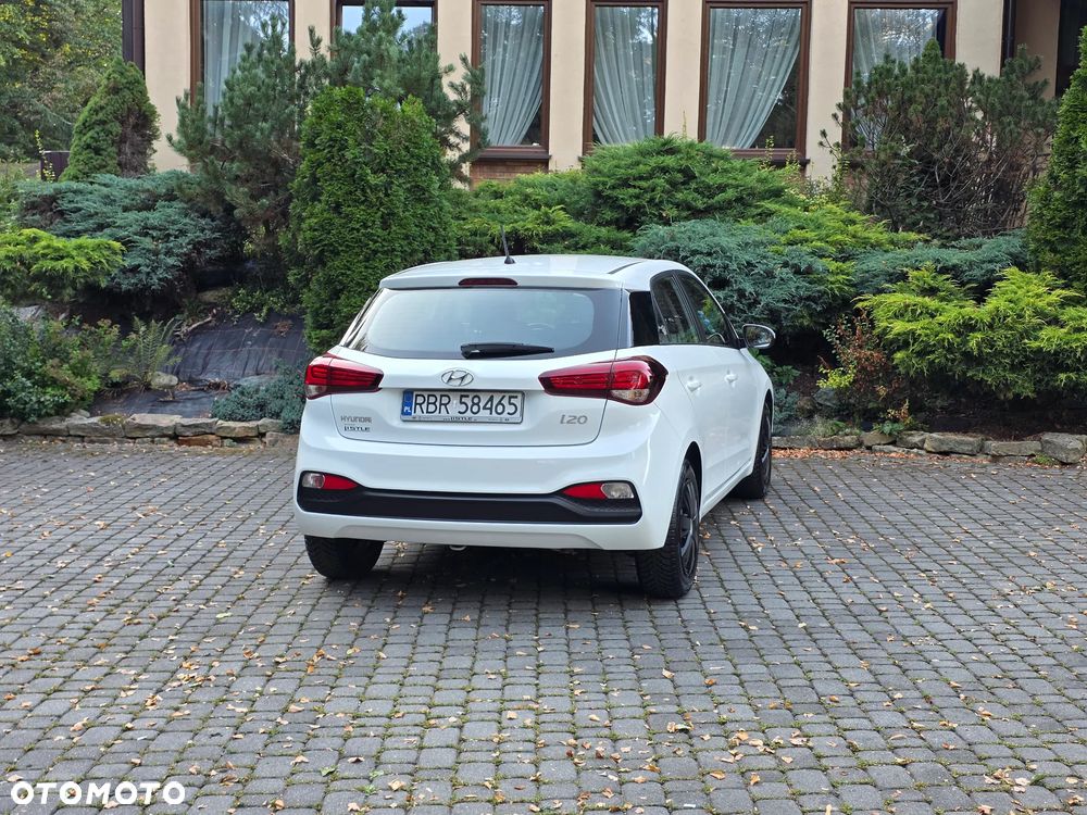 Hyundai i20 blue 1.2 Classic - 11