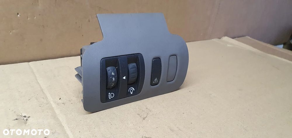 Przełącznik regulacji świateł oświetlenia Renault Scenic II 8200140985 - 2