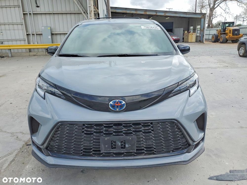 Toyota Sienna - 5