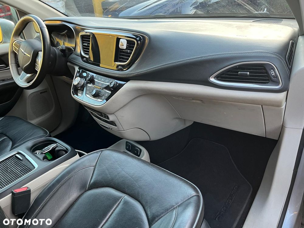 Chrysler Pacifica - 23