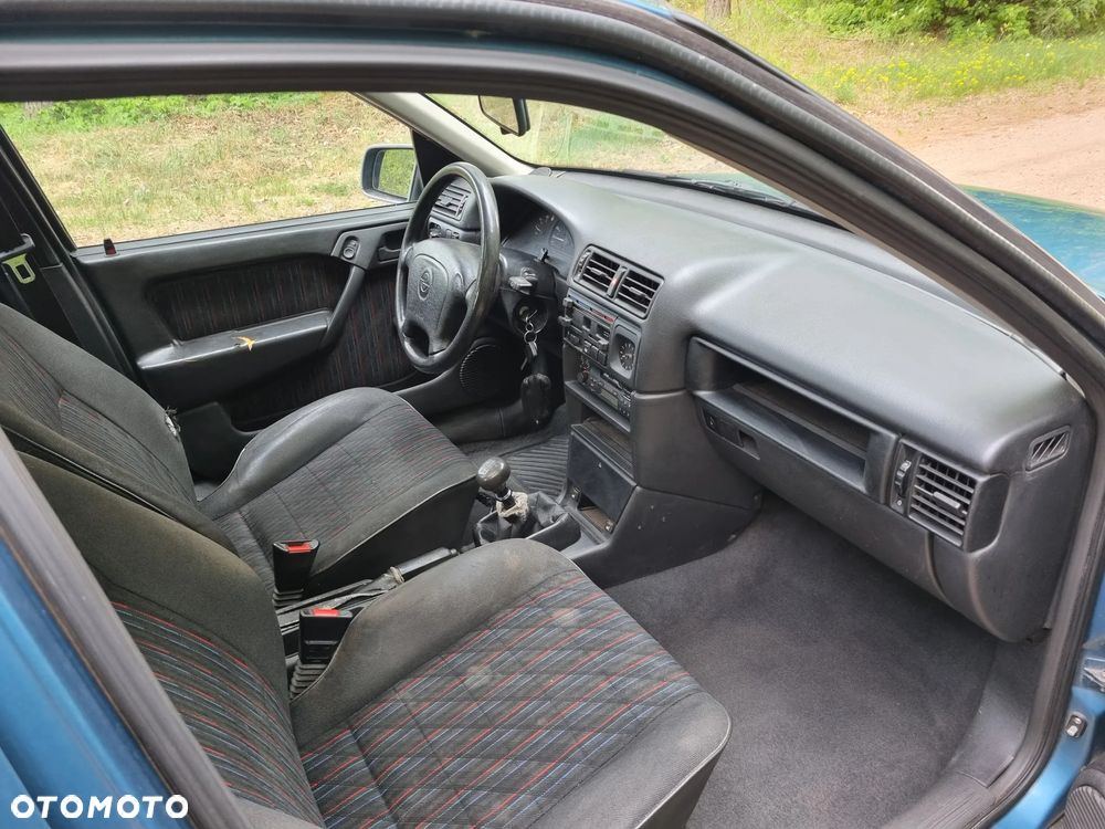 Opel Vectra 1.6 GL - 5