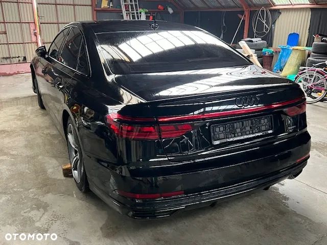 Audi A8 - 6
