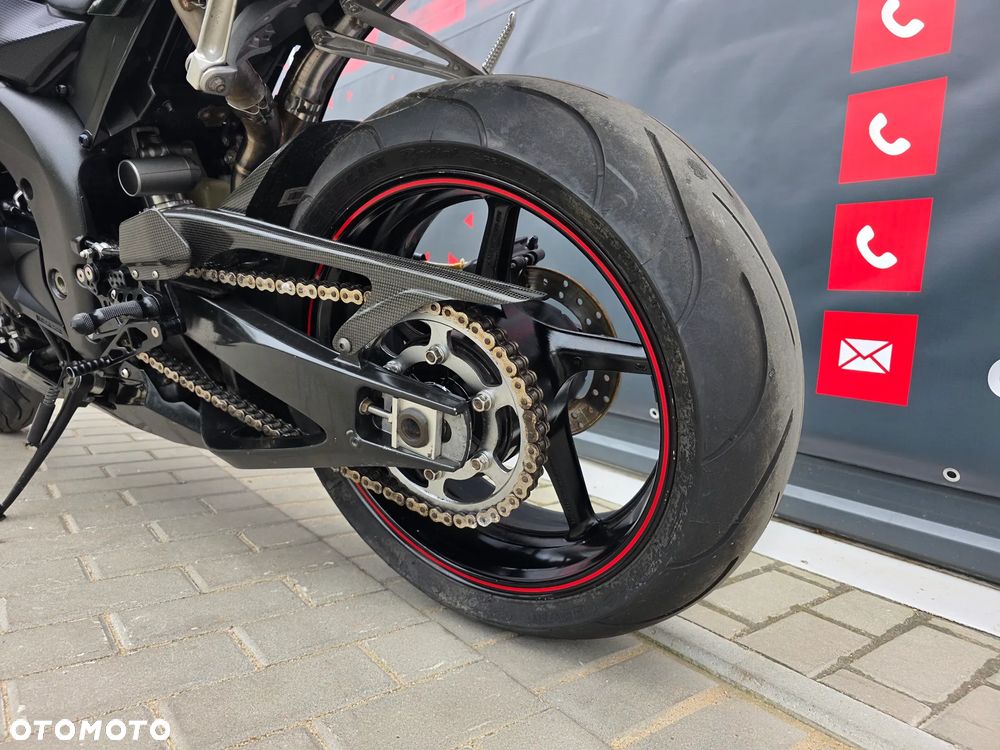 Yamaha R1 - 8