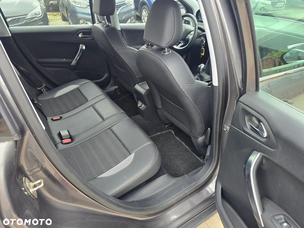 Peugeot 2008 - 11