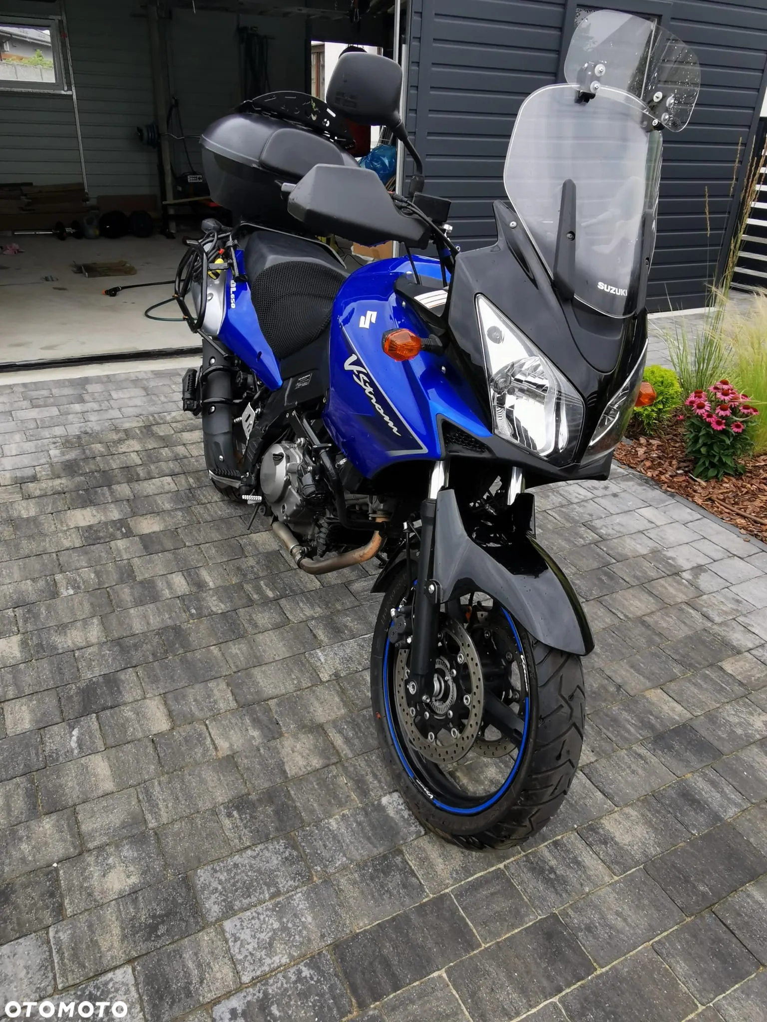 Suzuki V-STROM - 10
