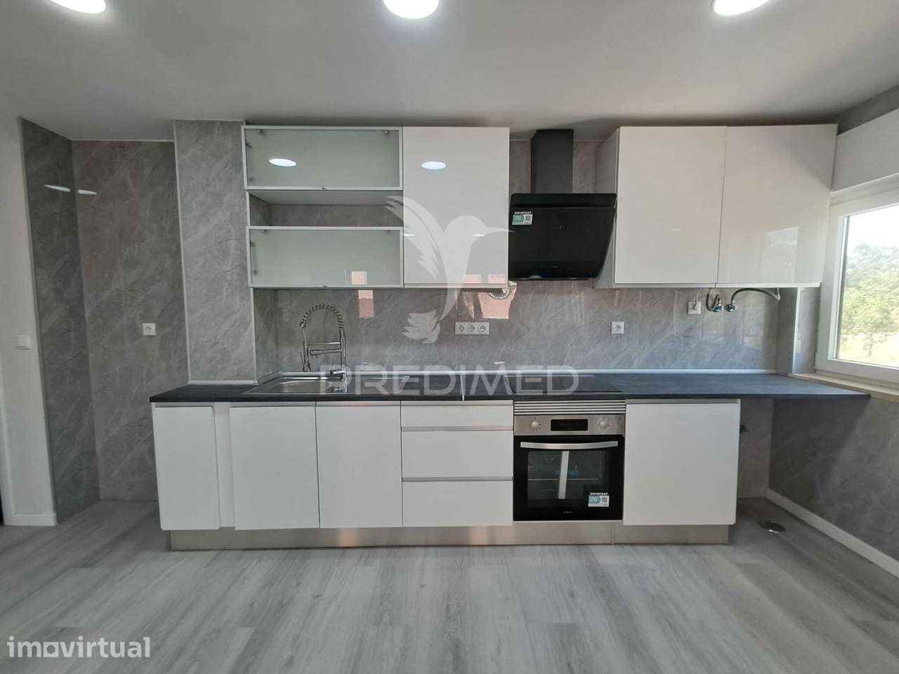Excelente apartamento T2 renovado em Corroios - Grande imagem: 3/22