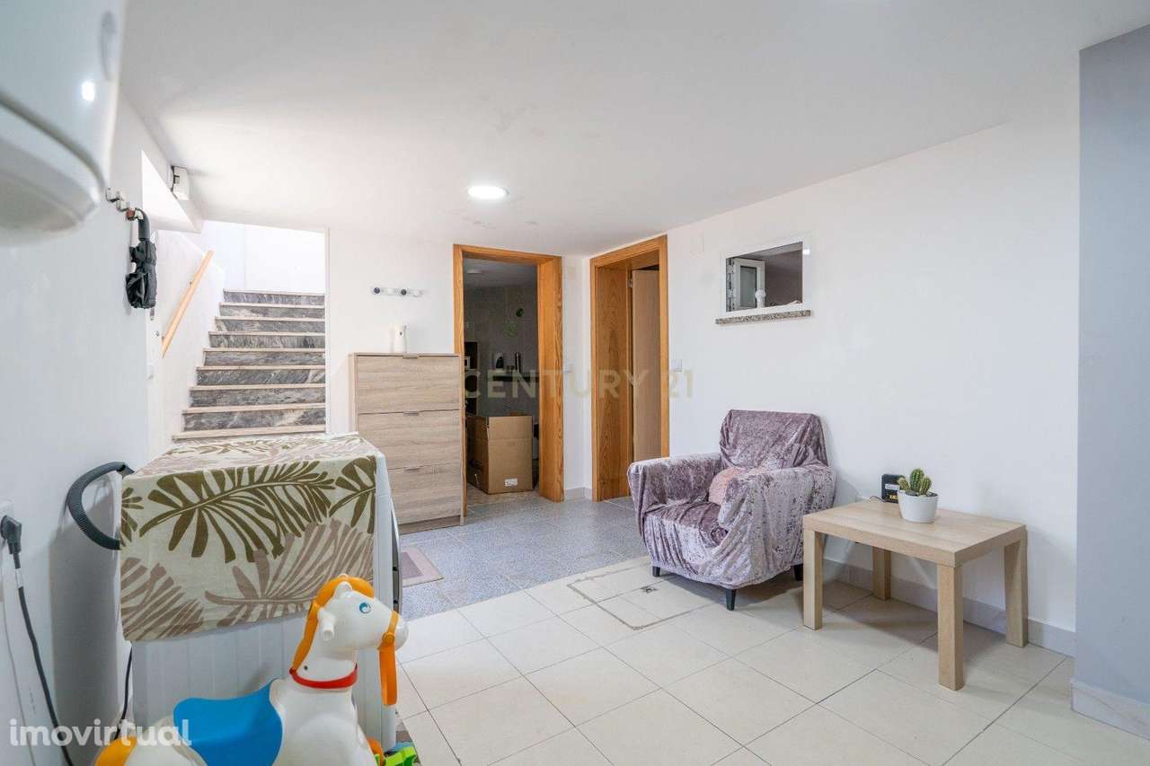 Moradia T3 em Miranda do Corvo - Oportunidade Única! Próximo da parage - Grande imagem: 2/28