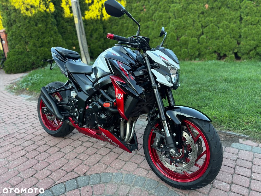Suzuki GSX - 3