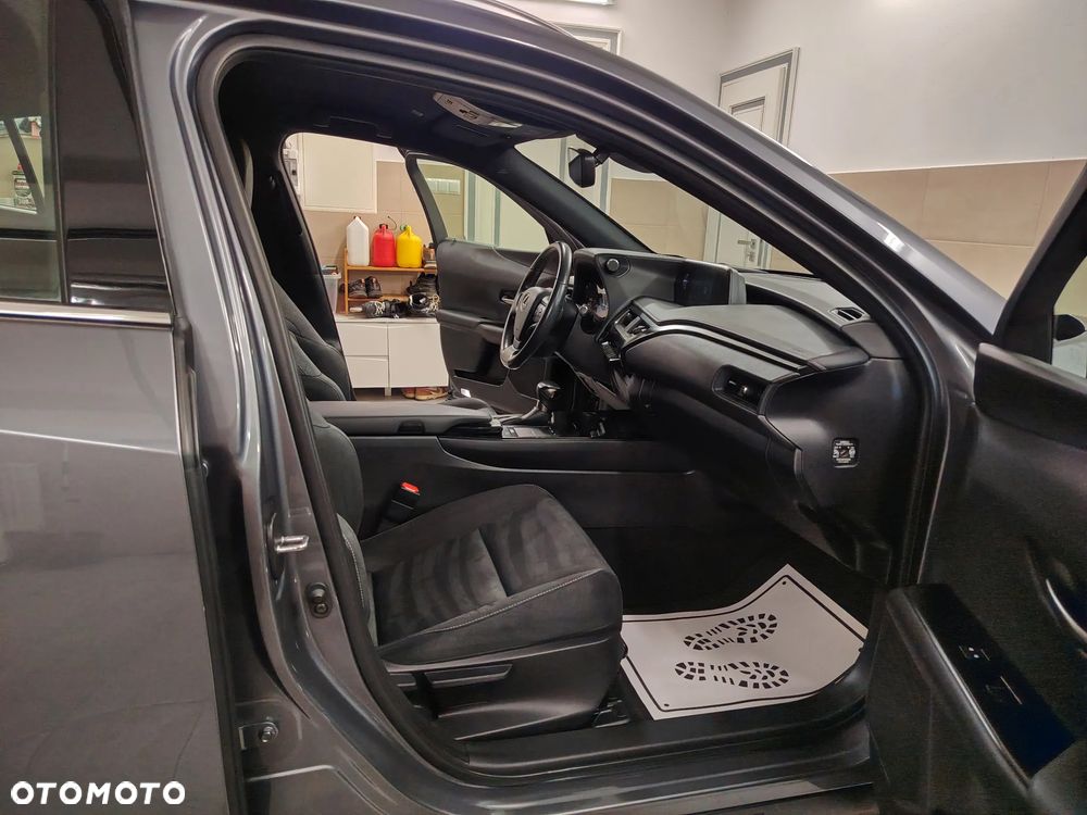Lexus UX 250h Elegance 2WD - 28