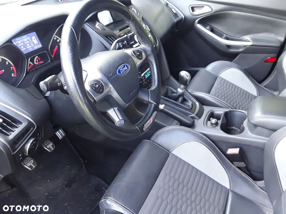 Ford Focus ST - 9