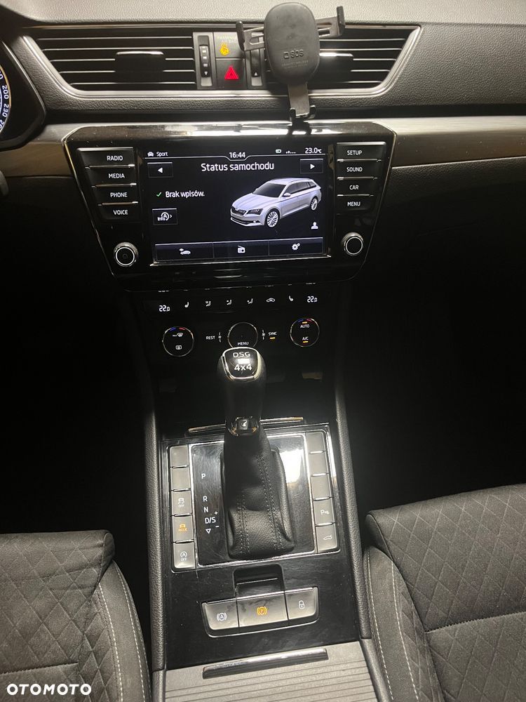 Skoda Superb 2.0 TDI 4x4 L&K DSG - 5