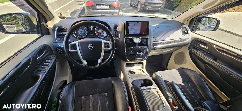 Lancia Voyager - 13
