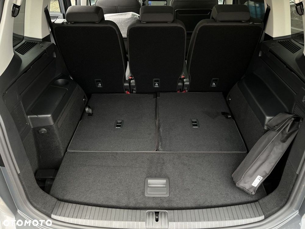 Volkswagen Touran - 33