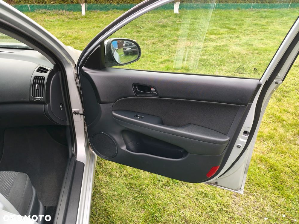 Hyundai i30 i30cw 1.4 blue Comfort - 17