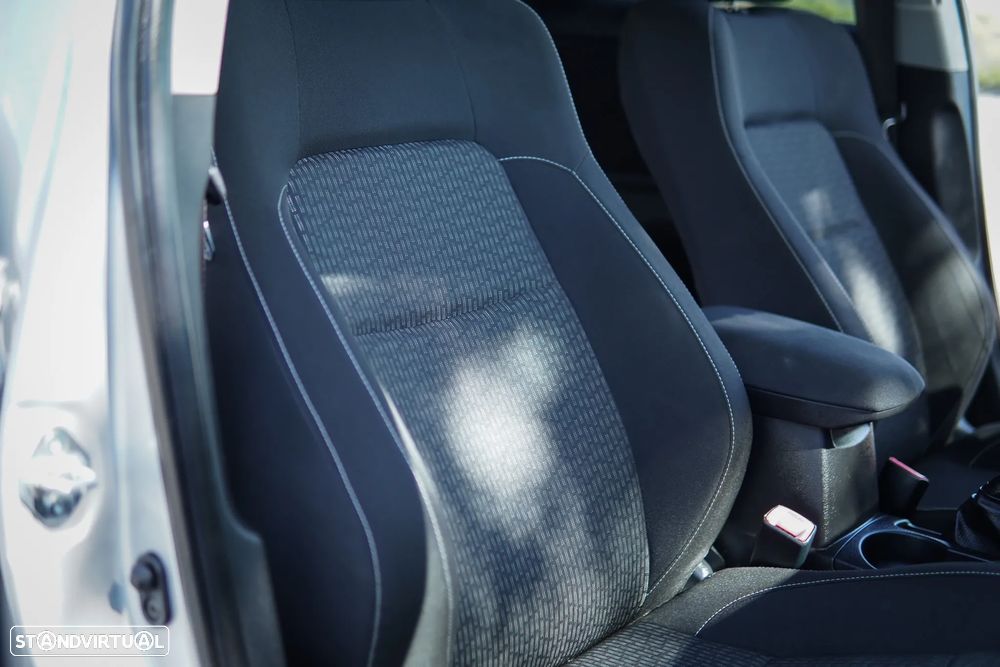 Toyota Auris 1.4 D-4D Exclusive+P.Sport - 57