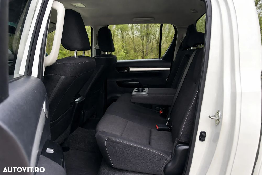 Toyota Hilux 4x4 Double Cab M/T Invincible - 3