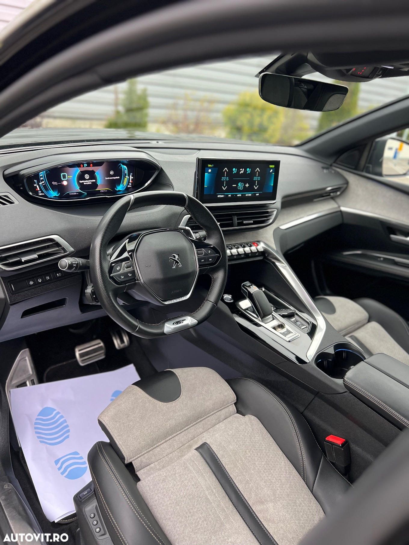 Peugeot 3008 Plug-In Hybrid 225 e-EAT8 GT - 10