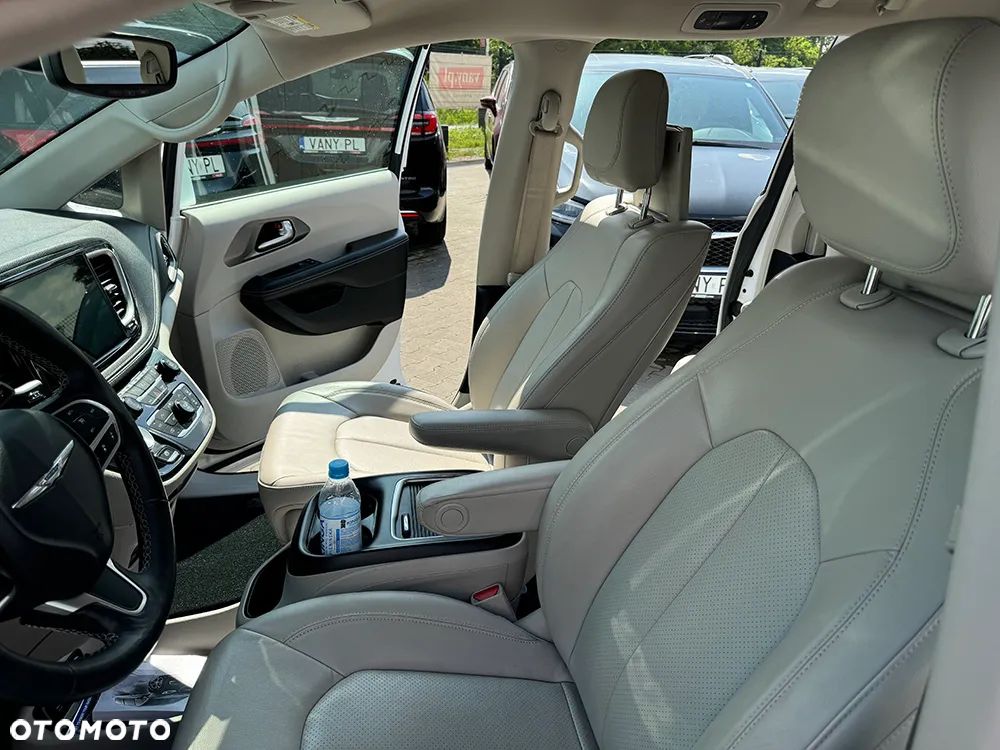 Chrysler Pacifica - 22