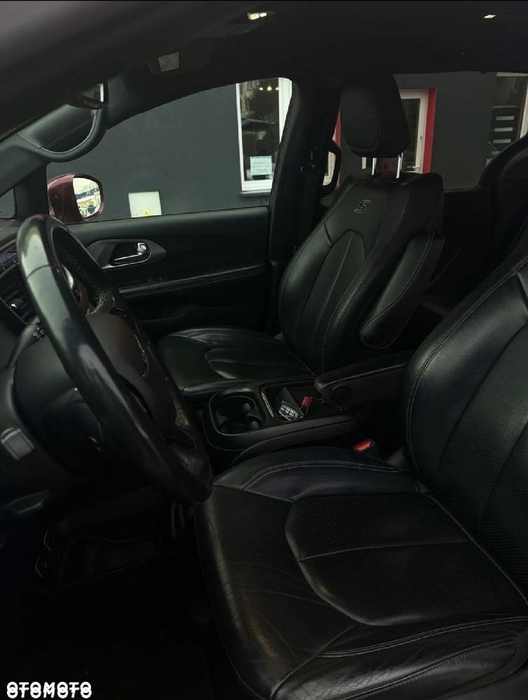 Chrysler Pacifica - 7
