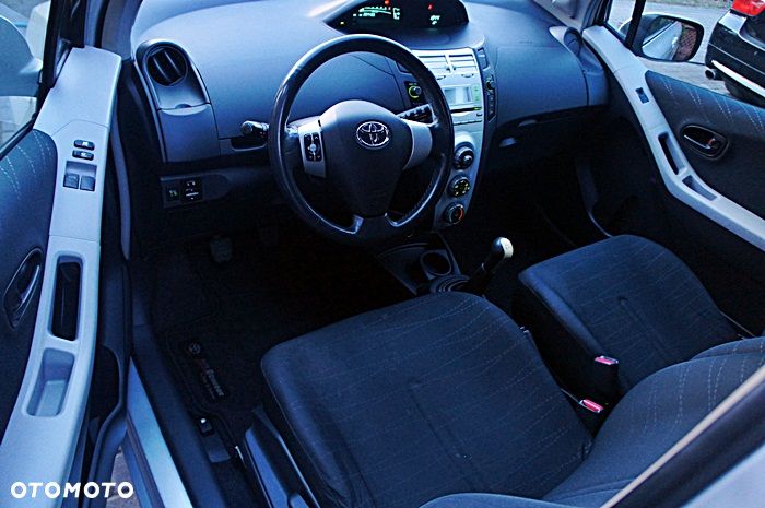 Toyota Yaris 1.3 VVT-i Cool - 17